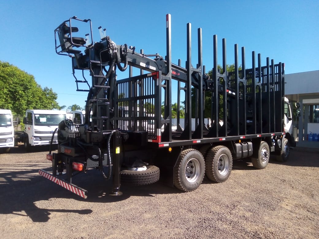 Guindaste Florestal no Caminhão